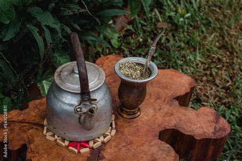 Mate Con Yerba Mate Y Pava Tradicional Bebida Tradicional Argentina Y