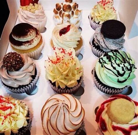 Cupcakes Discovered By Ashna Mundhra On We Heart It Cafe Food Yummy