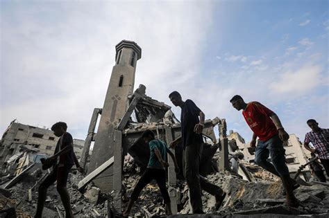 Gaza assediata: senza acqua, cibo ed elettricità. “Nei tunnel sotto la ...