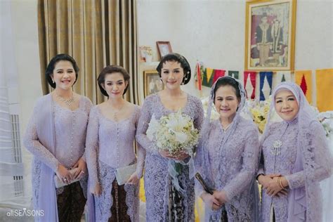 Kebaya Dan Gaun Kahiyang Ayu Di Acara Pernikahan Kaesang