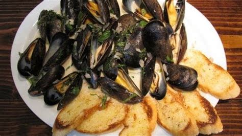 Steamed Prince Edward Island Mussels ⋆ Eats Pei