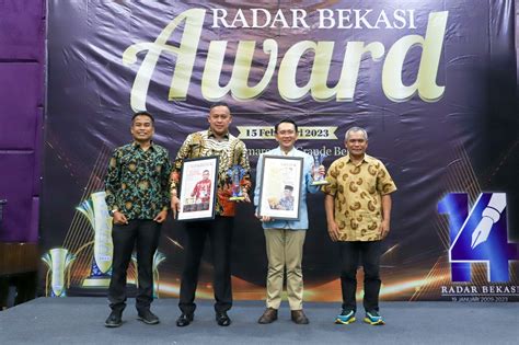 Dani Ramdan Terima Apresiasi Istimewa Pada Radar Bekasi Award