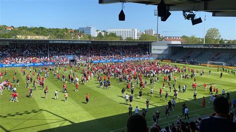 Doch kein Aufstieg Wiesbaden Fans stürmen den Platz umsonst Baseljetzt