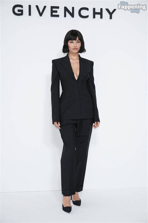 Shanina Shaik Flaunts Her Tits At The Givenchy Fashion Show Photos OnlyFans Leaked Nudes