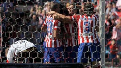 Atl Tico De Madrid Gan Y Alcanz A Barcelona En La Cima