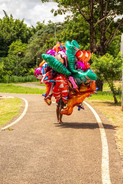 Penjual Balon Foto Foto Foto Stok Potret And Gambar Bebas Royalti Istock