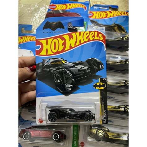 LeHuong Diecast Xe Hot Wheels Batmobile Oldversion Vàng Đen Shopee Việt Nam