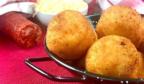 Bolas De Patatas Rellenas De Queso Y Chorizo