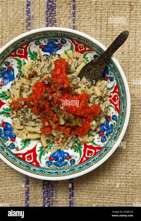 Koshari (Egyptian street food Stock Photo - Alamy