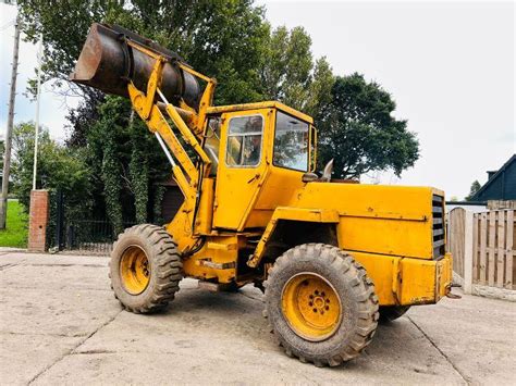 JCB 4WD LOADING SHOVEL C W BUCKET