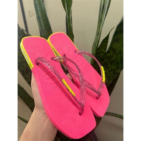 Chinelo Havaianas Bico Quadrado Calcanhar Emborrachado Sola Micro