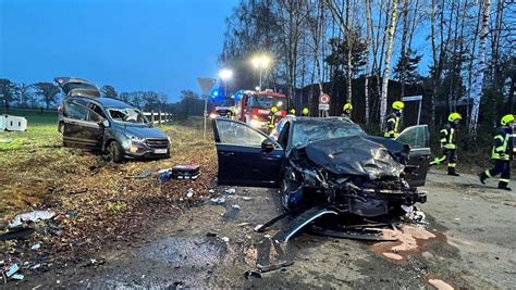 Drei Schwerverletzte Bei Unfall Auf Kreuzung Im Kreis G Tersloh Nw De