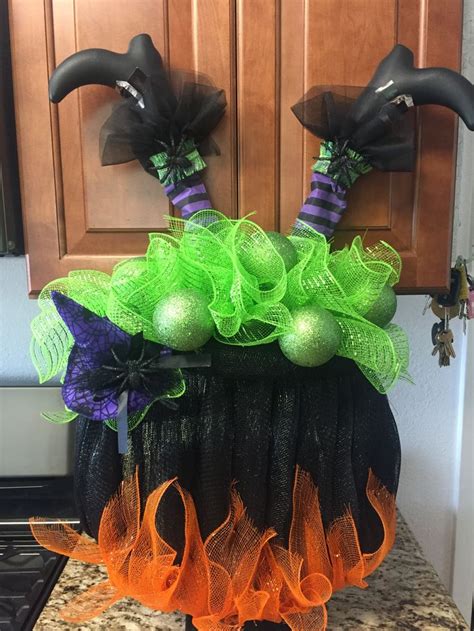 Witch S Cauldron Wreath Diy Halloween Wreath Halloween Crafts Decorations Pumpkin Halloween