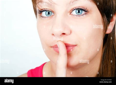 Finger With Small Pussy Lips