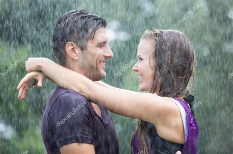 Sex Tips In Rain ये हैं सुरक्षित संभोग के तरीके क्या सच में बारिश के मौसम में बढ़ जाती है