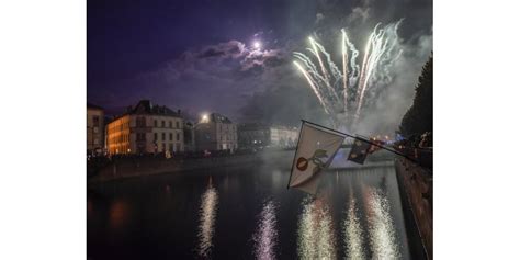 Vosges Festivités Du 14 Juillet à Épinal Le Feu Dartifice Maintenu