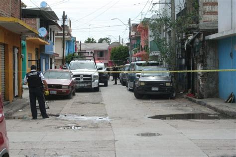 Ataque armado en taller de herrería deja tres hombres heridos de