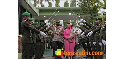 Unik Prosesi Pisah Sambut Kapolres Lamongan Digelar Di Markas Kodim