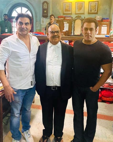 Salman Khan Is All Smiles As He Meets Satish Kaushik Arbaaz Khan On