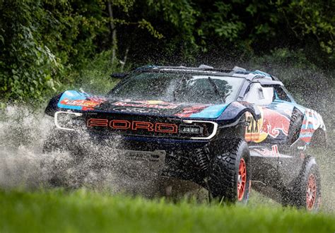 Ford Raptor Para El Dakar 2025 Se Presenta Con Los íconos Del Off Road Carlos Sainz Y Nani Roma