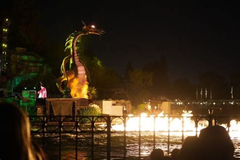 Maleficent dragon caught fire during Fantasmic! at Disneyland