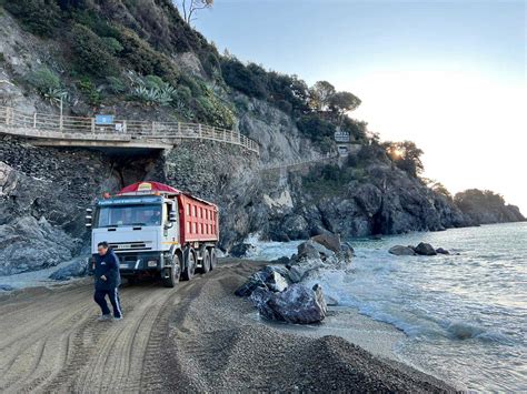 Monterosso Al Mare Trani Scavi Opere Stradali Delle Opere