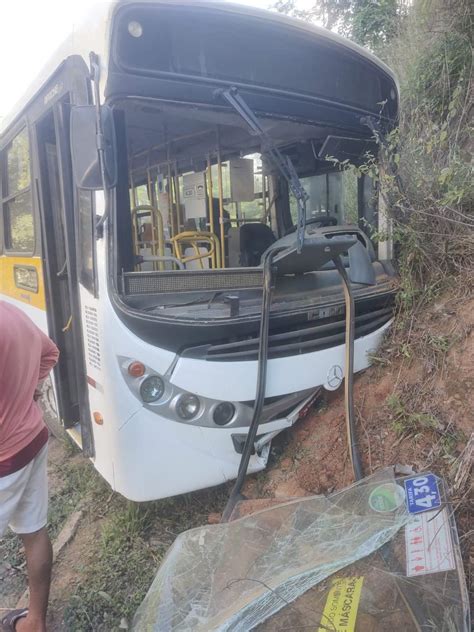 Estudantes ficam feridos em acidente ônibus escolar no Norte do ES