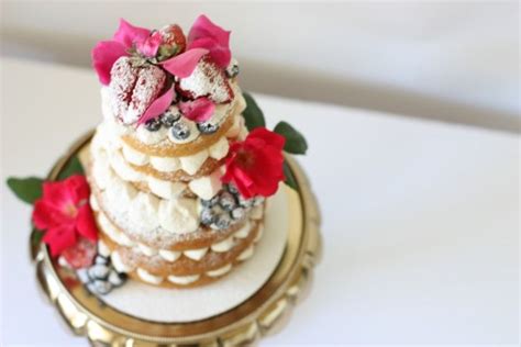Naked Wedding Cake Styles Were Totally Obsessed With