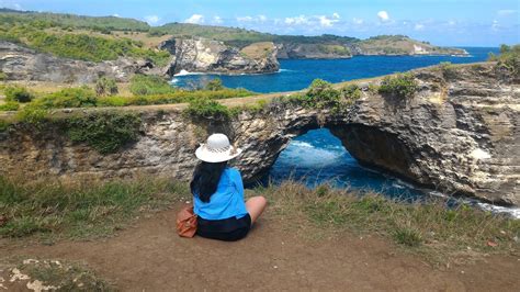 Rara Widisari Pasih Uug Broken Beach Dan Angel Billabong Nusa Penida