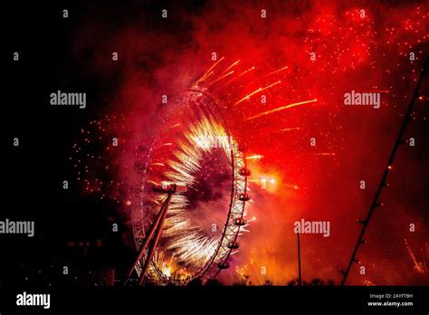 The London Eye fireworks display 2017 Stock Photo - Alamy