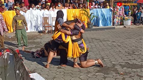 Pelukan Mesra Berakhir Kesurupan Cewek Cewek Cantik Kuda Lumping