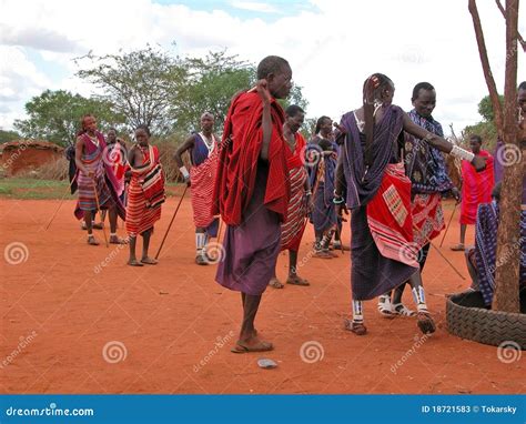 Tribu Del Masai Foto De Archivo Editorial Imagen De Hombre