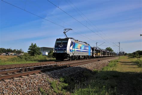 Railpool RTB Cargo 186 297 8 mit leeren Autotransportwagen in Waghäusel