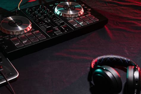 Equipamento Profissional De Dj De Alto Ngulo Foto Premium