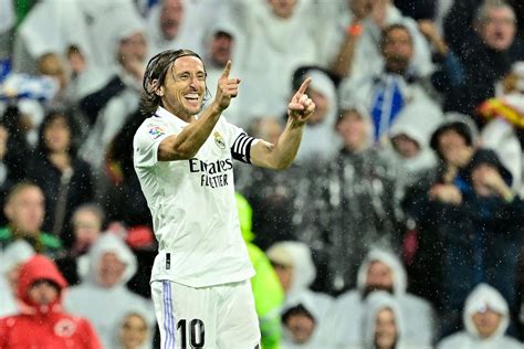 Modric Recusa Proposta Da Ar Bia Saudita E Renova Real Madrid Por