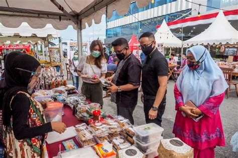 Gerai Kuliner Lezatkan Bazar Bakul Jadul Di Parkiran Mega Mall Dari