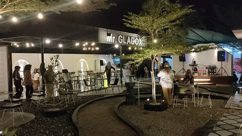 Mr Gladok Cafe Resto Tongkrongan Milenial Yang Wajib Dikunjungi Di