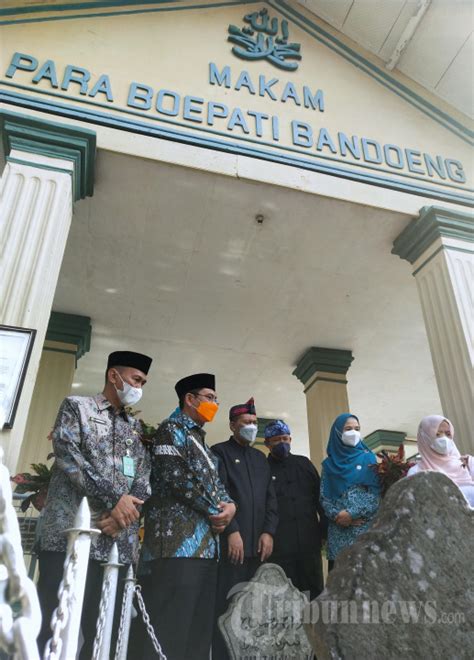 Jelang Hjkb Ke 211 Wali Kota Bandung Ziarah Ke Makam Para Bupati