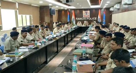 एक्शन मोड में राँची एसएसपीअपराध पर अंकुश लगाने के लिए पुलिस अधिकारियों