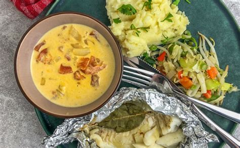 Kabeljauwfilet Uit De Oven Met Tomatenroomsaus Eten Op Tafel