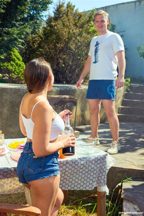 Freche Brünette Sumiko Smile beendet wilden Outdoor Sex mit einer