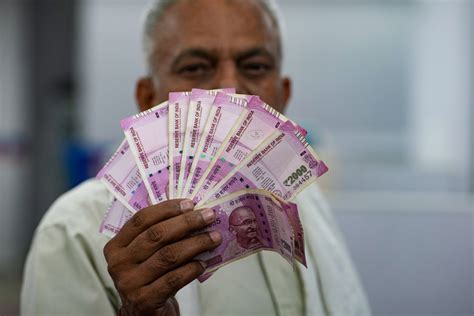 Rs 2 000 Notes Worth Rs 1 80 Lakh Crore Have Come Back In Banks So Far