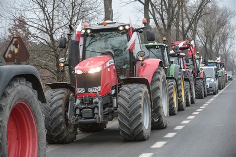 Rolnicy B D Dzi Protestowa W Warszawie Wielki Marsz Ulicami Stolicy