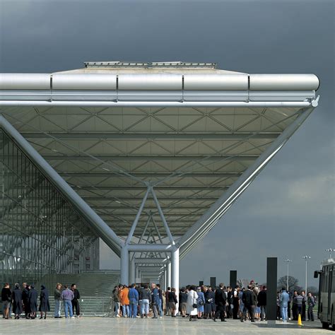 Renzo Piano S Kansai International Airport Has A Mile Long High Tech Terminal