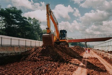 Astra Tol Cipali Bangun Lajur Ketiga Di Km Km