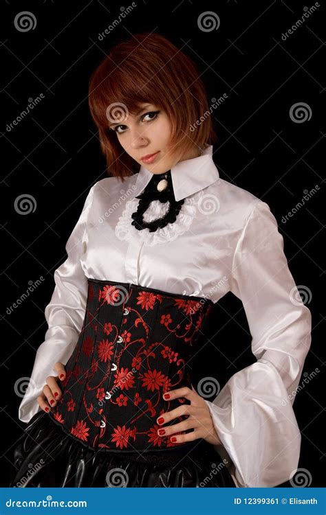 Belle Fille Dans La Chemise Et Le Corset En Soie Blancs Image Stock