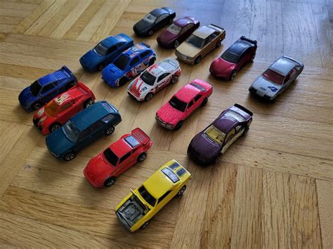 Hot Wheels Modellautos Spielzeugautos 16 Stück Gebraucht in Bern für CHF 20 mit Lieferung