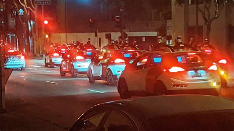 A Swarm Of Self Driving Cruise Taxis Blocked San Francisco Traffic For