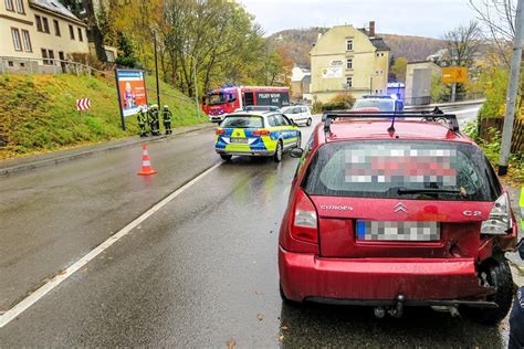 Langer Stau Nach Verkehrsunfall Auf B In Aue Polizei Sch Tzt