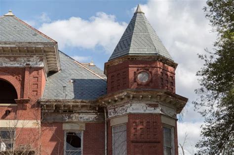 Explore This Abandoned Mansion In The Middle Of A Virginia Golf Course